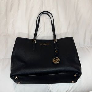 Black Micheal Kors Purse